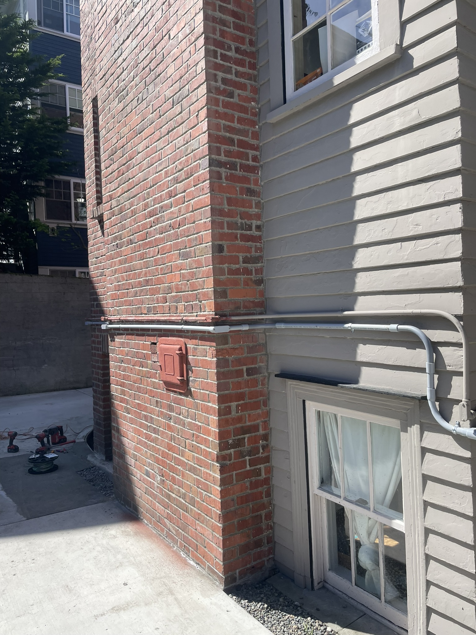 Conduit continuing its route to the panel